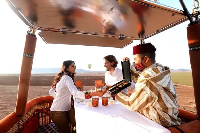 Petit-Déjeuner Privé en Montgolfière